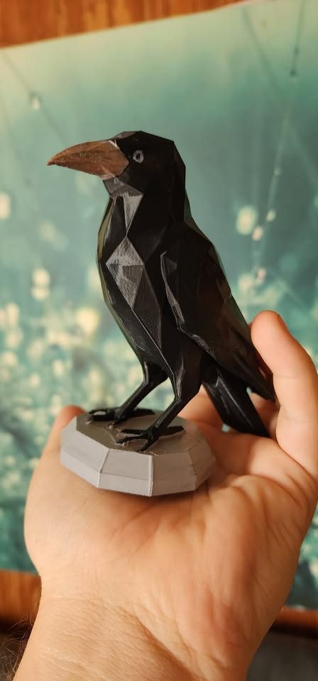 Low-poly raven, another view