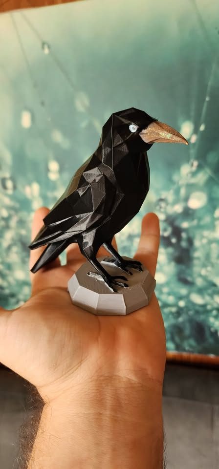 Low-poly raven